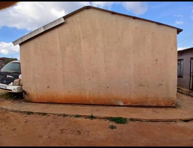 2 BEDROOM HOUSE FOR SALE IN LENASIA SOUTH